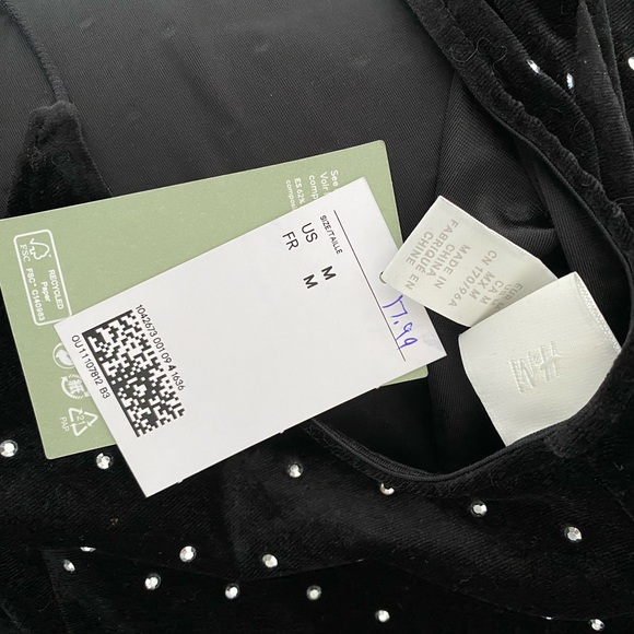 3/$30 ✨ H&M | Sexy Black Dress - Picture 4 of 5